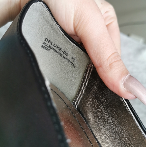 Sleek Little Black Heels - Picture 4 of 8